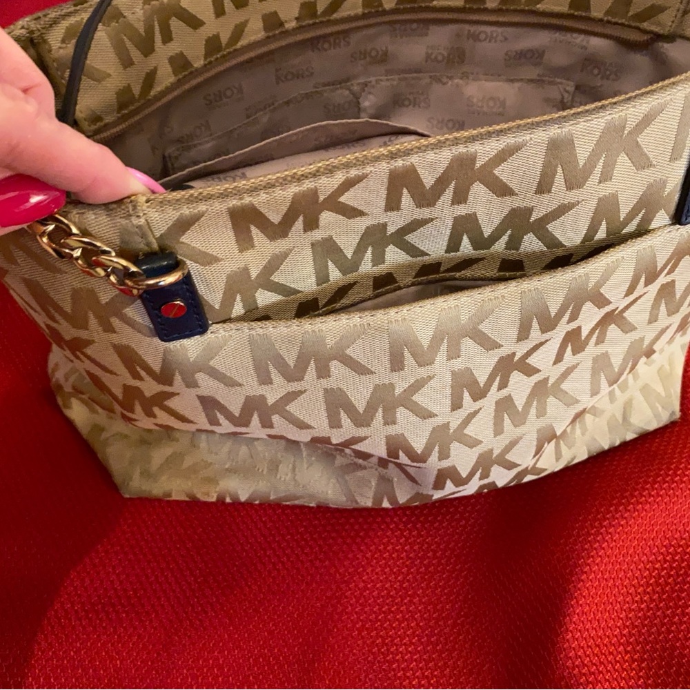 Michael Kors Jet Set Chain & Leather handles purse.. - Picture 8 of 9